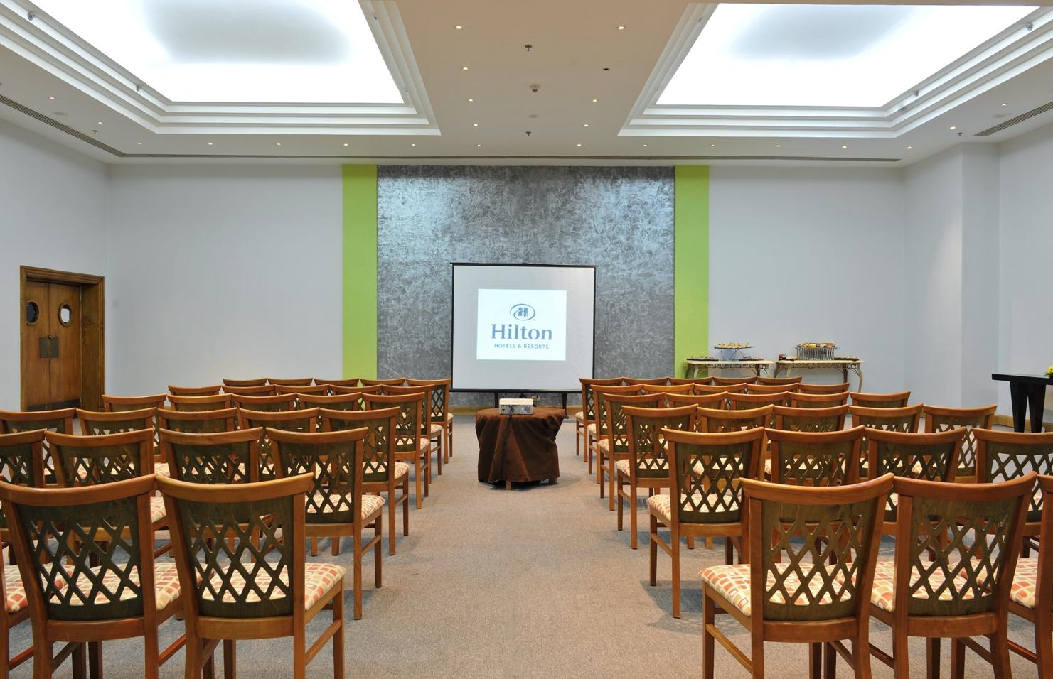 沙姆梦想度假酒店 沙姆沙伊赫 外观 照片 A meeting room at Hilton London Heathrow