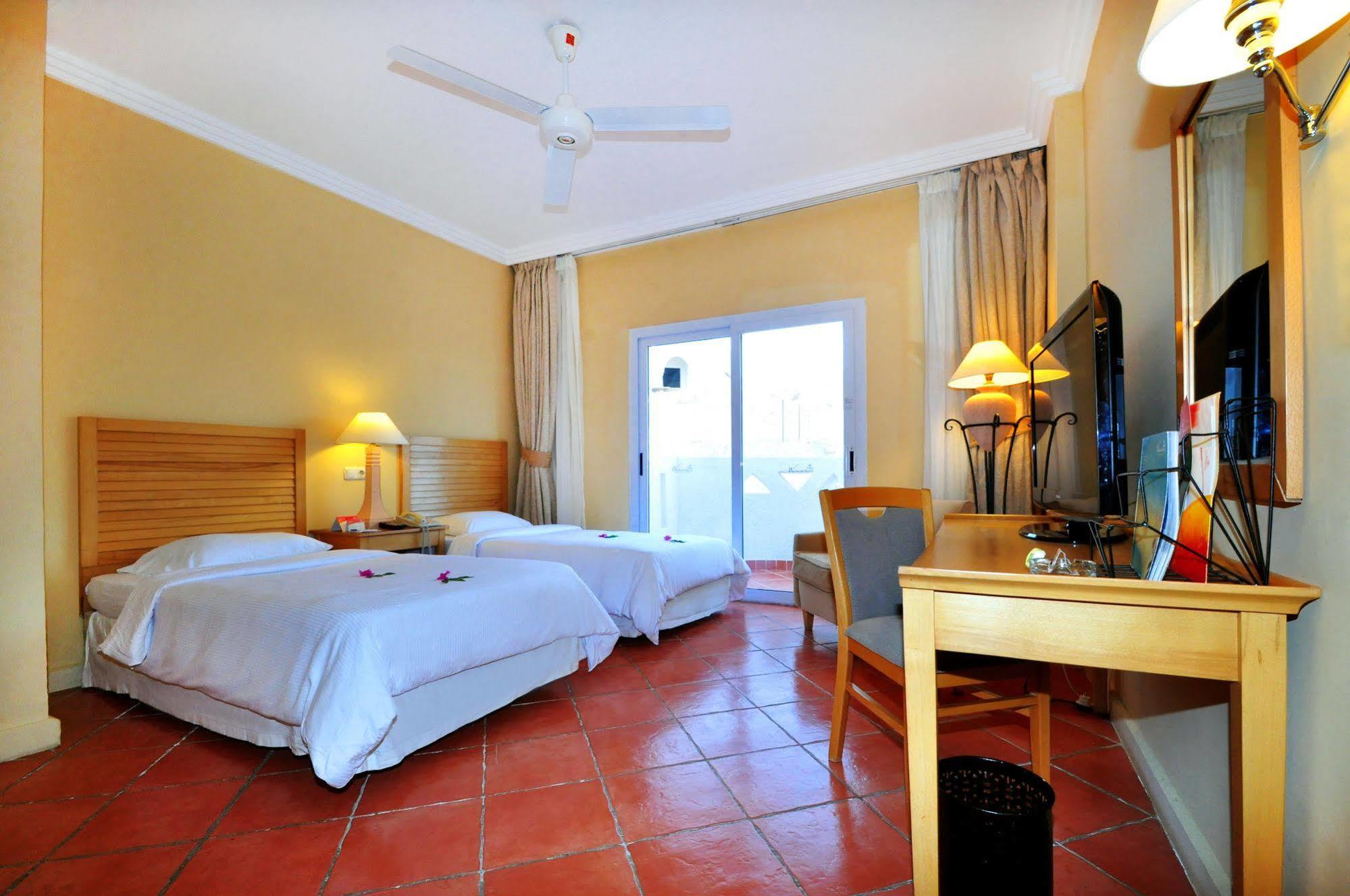 沙姆梦想度假酒店 沙姆沙伊赫 外观 照片 A room at the hotel